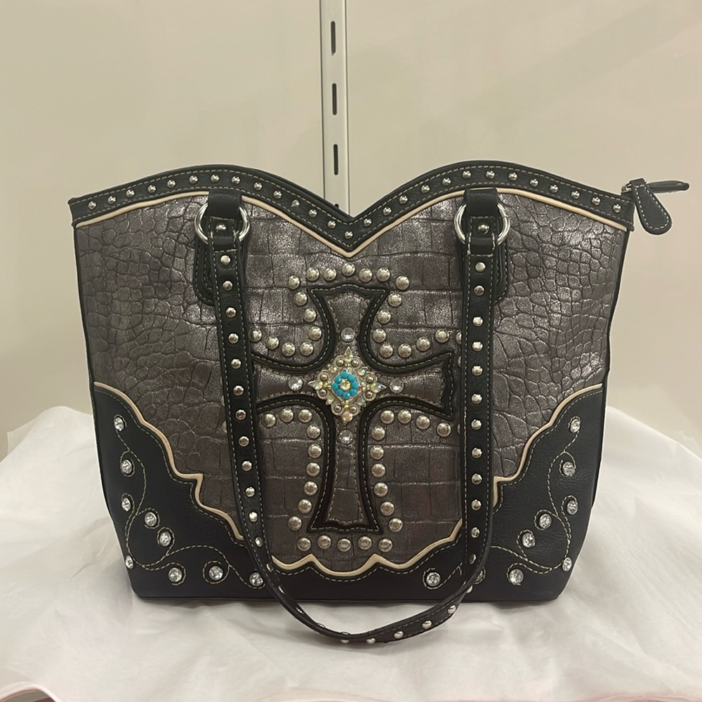 Blazin’ Roxx Cross Bedazzled Purse
